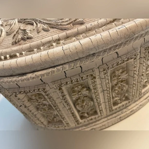 Beautiful Storage Container - Picture 4 of 15